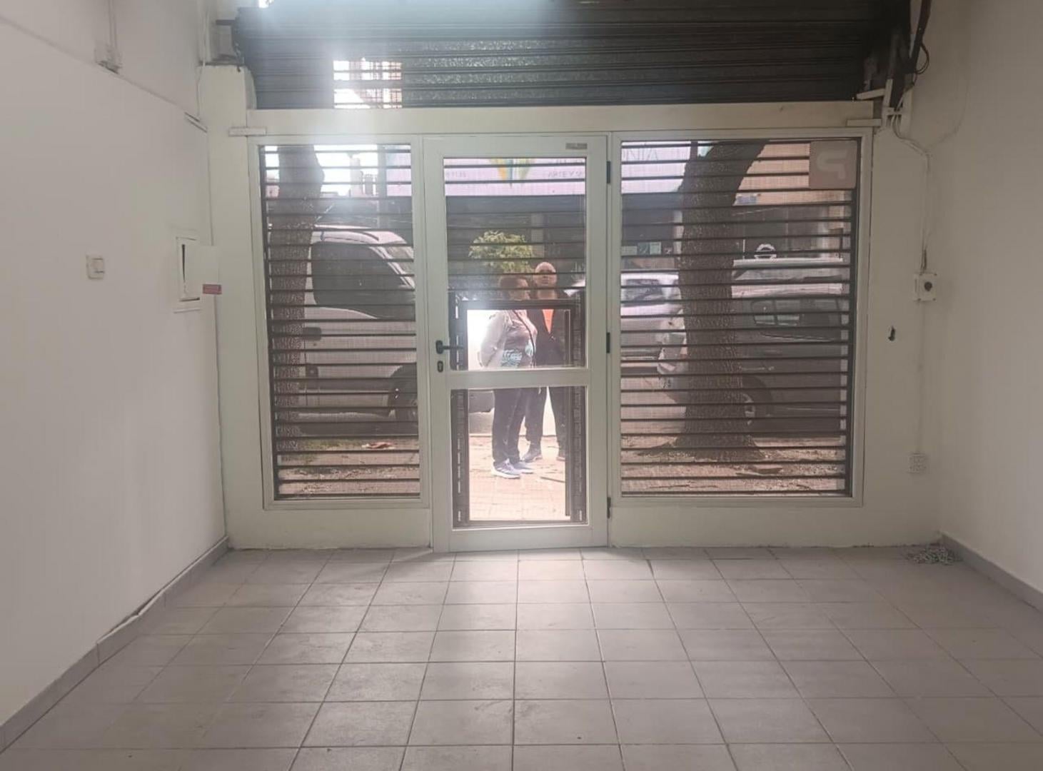 Foto de VENTA LOCAL EN CASTELAR CENTRO COMERCIAL PRINCIPAL, imagen 5