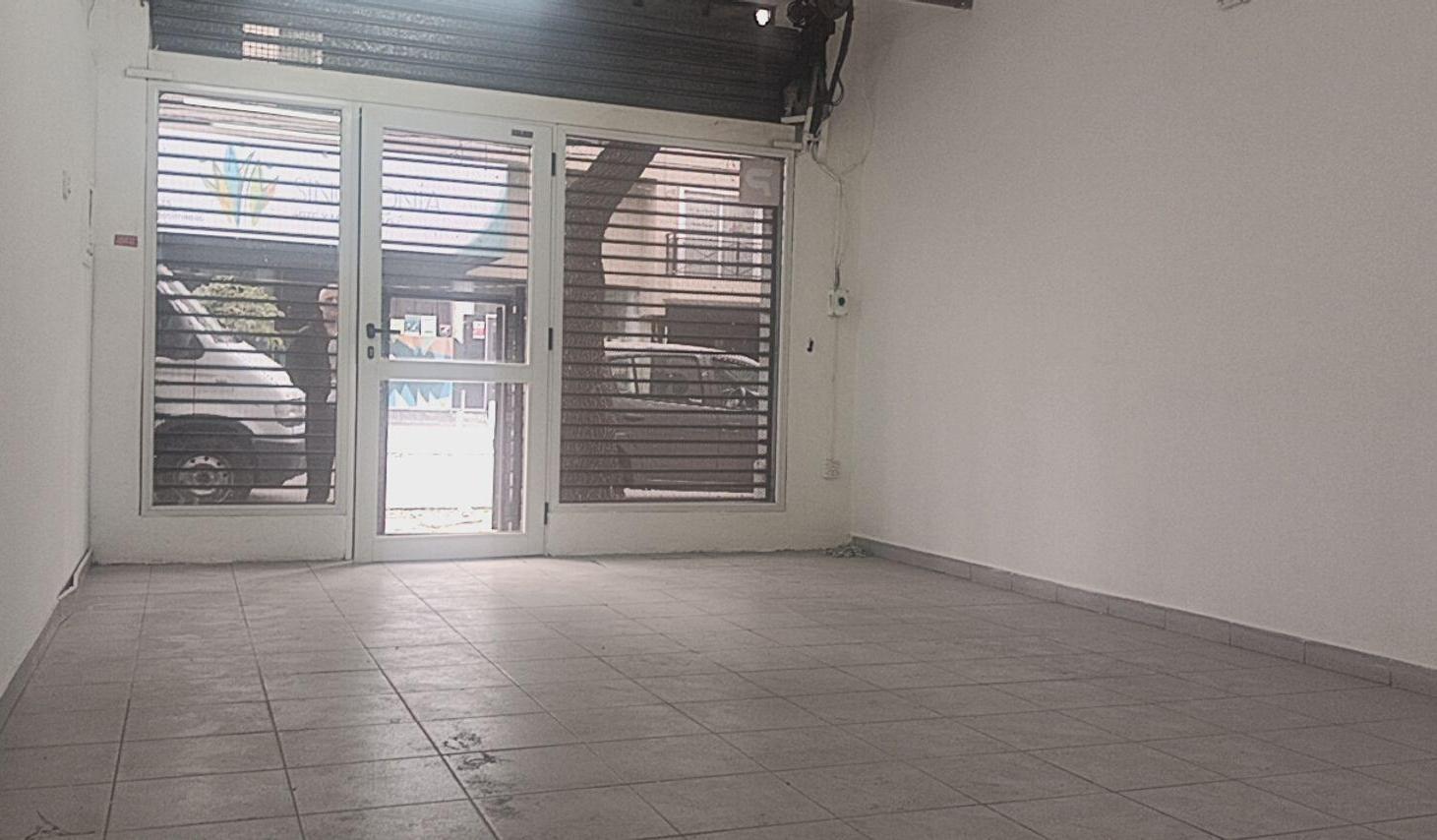 Foto de VENTA LOCAL EN CASTELAR CENTRO COMERCIAL PRINCIPAL, imagen 3