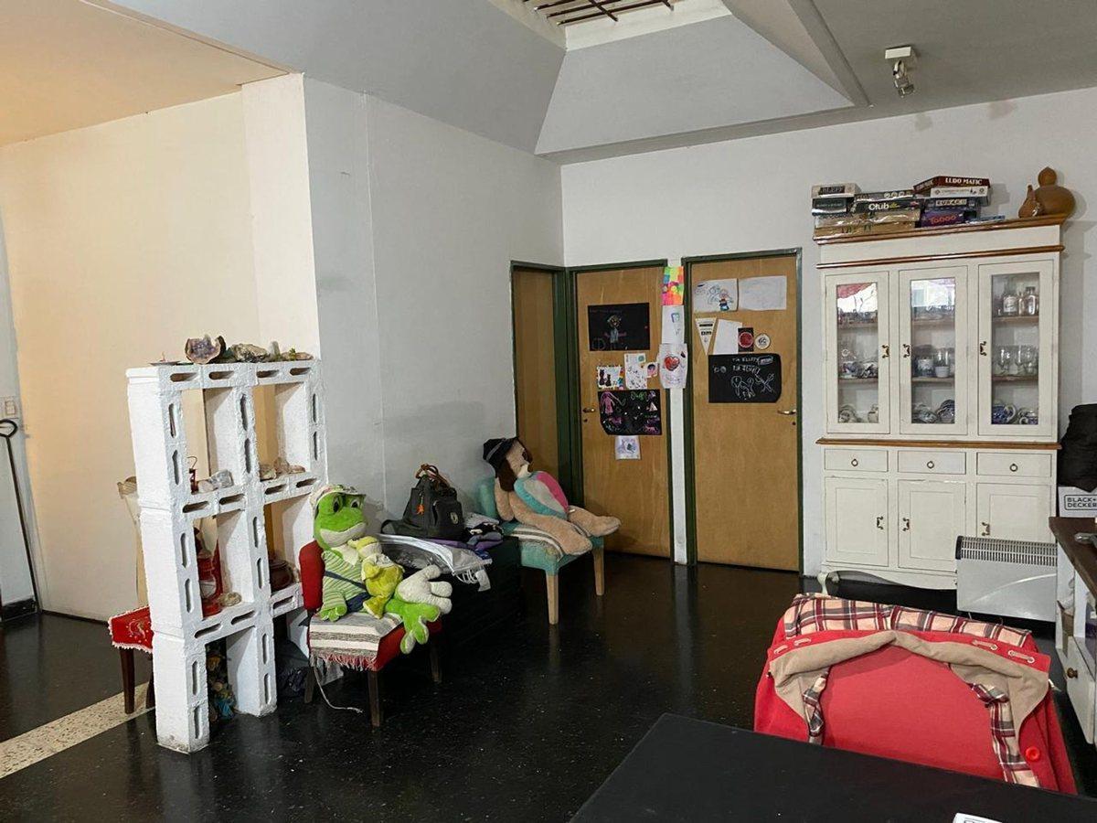 Foto de 3 AMBIENTES Almagro CONSULTORIOS 1 piso escalera, imagen 5