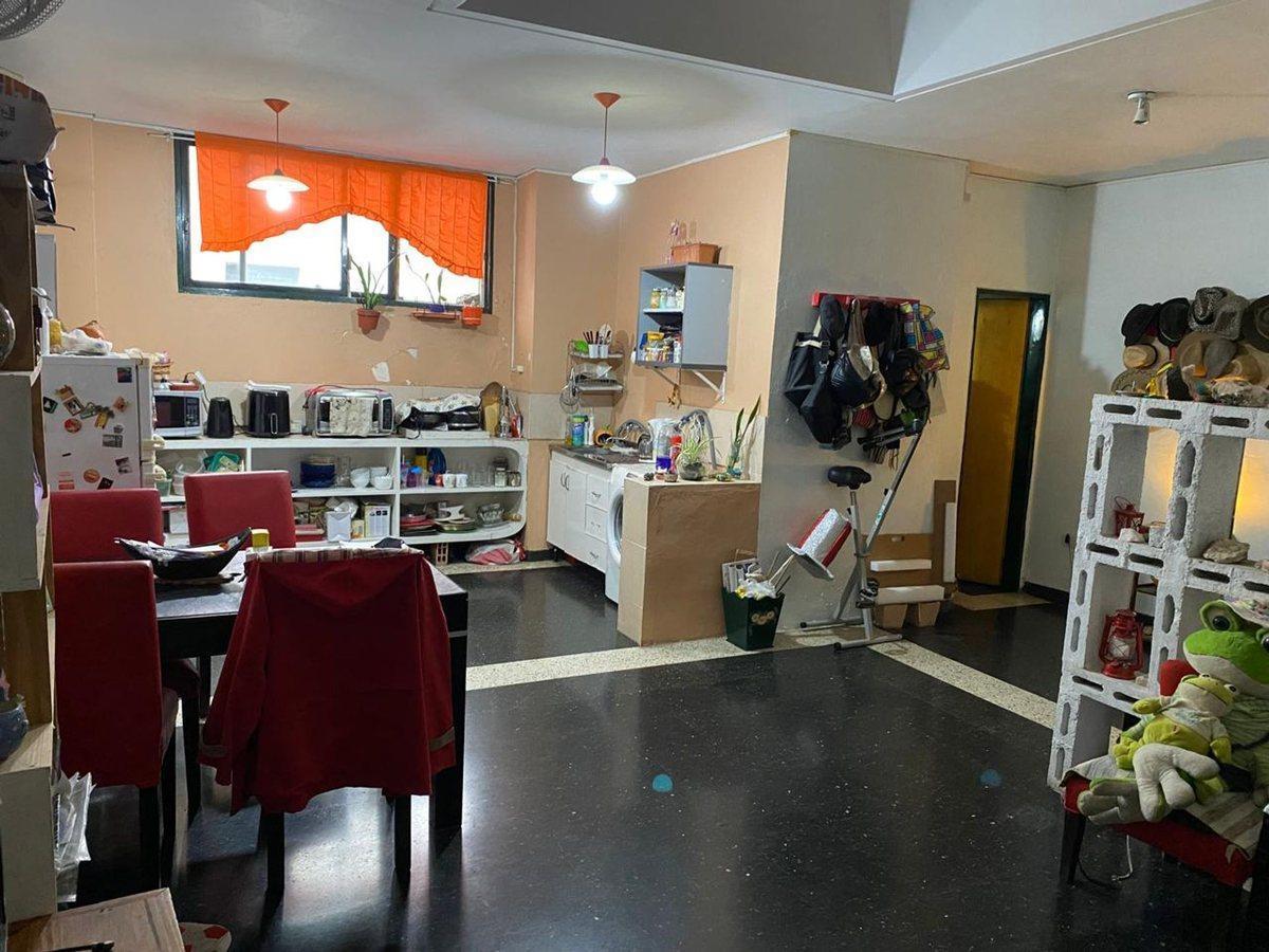 Foto de 3 AMBIENTES Almagro CONSULTORIOS 1 piso escalera, imagen 3