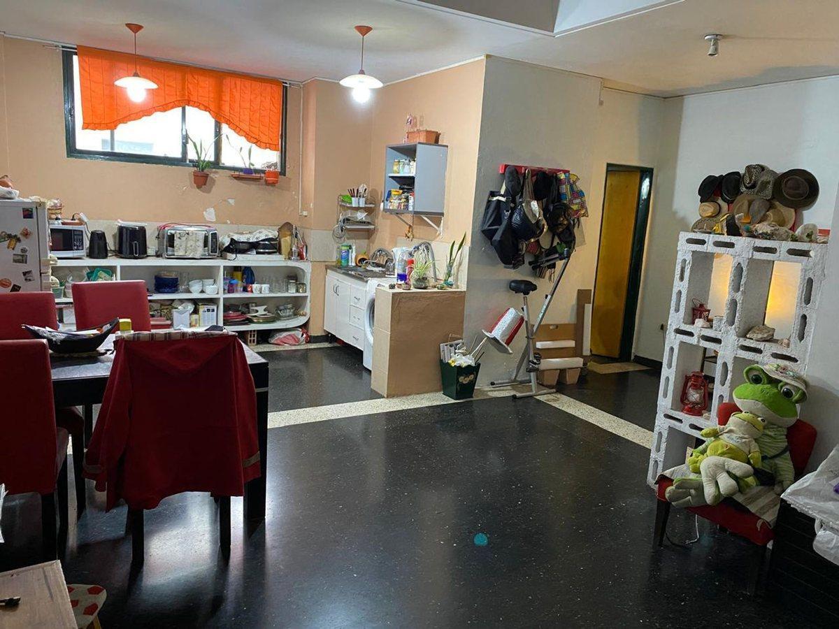Foto de 3 AMBIENTES Almagro CONSULTORIOS 1 piso escalera, imagen 2