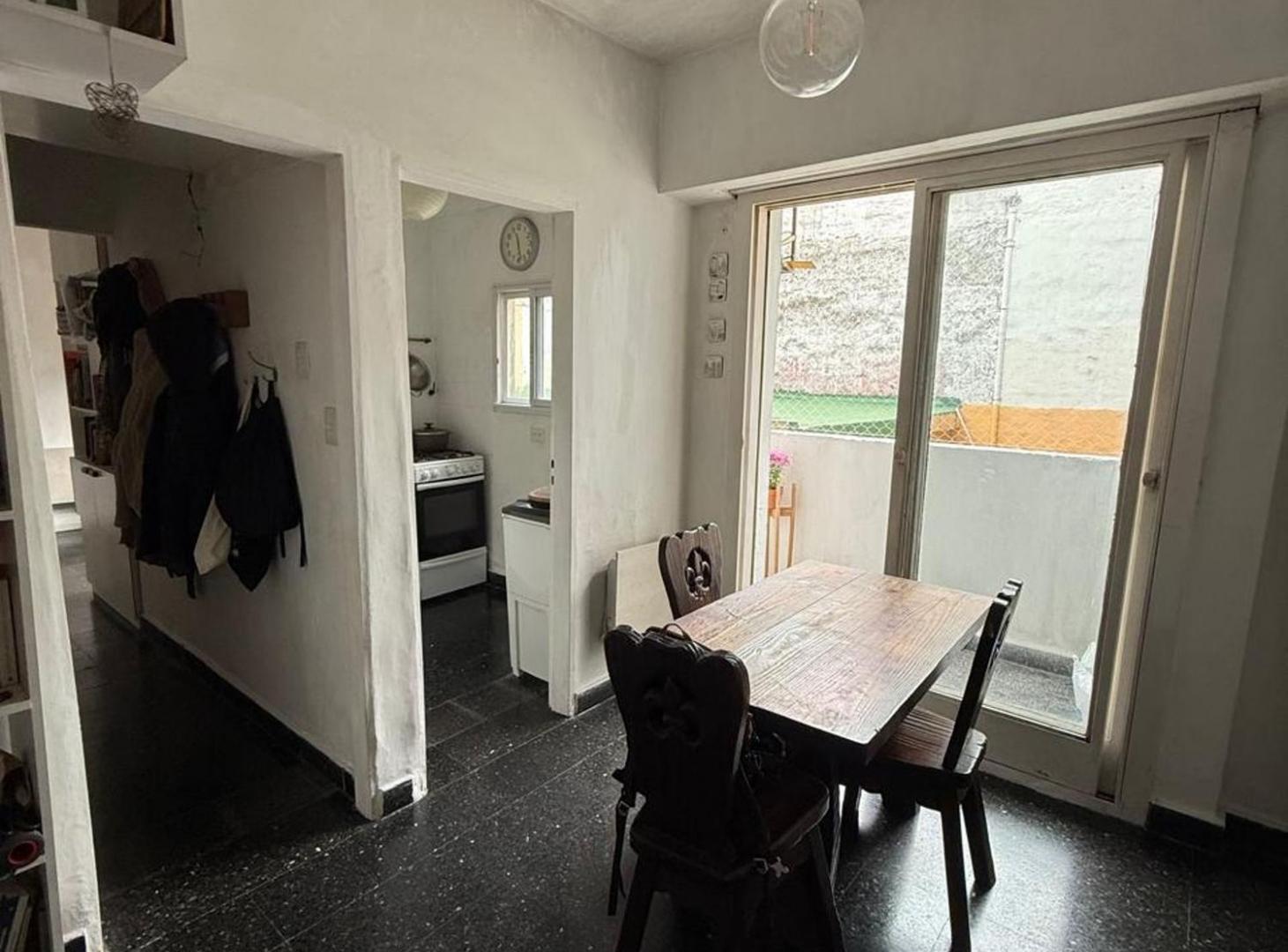 Foto de VENTA PH 2 AMBIENTES 1 PISO POR ESCALERA LUMINOSO, imagen 3