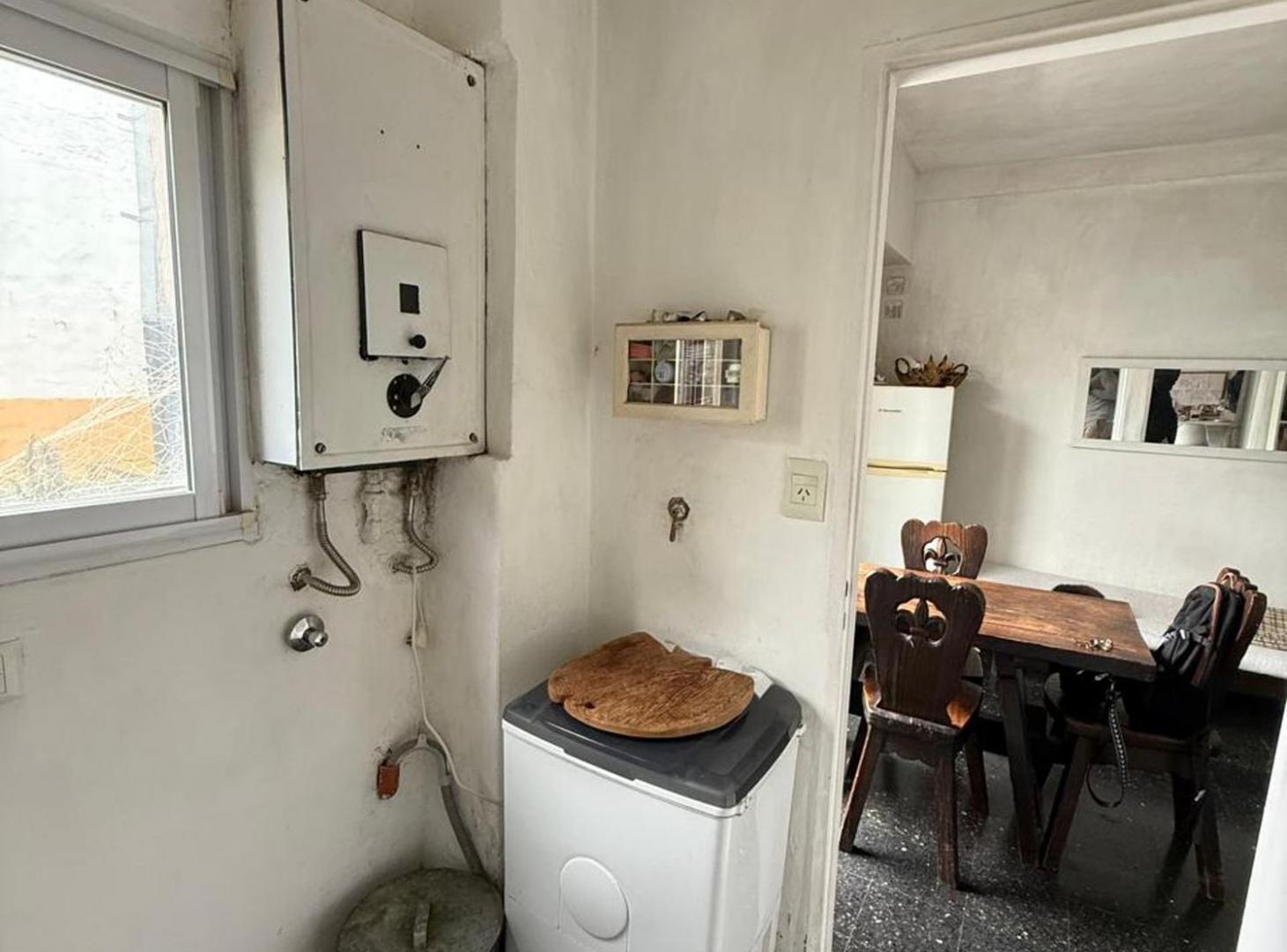 Foto de VENTA PH 2 AMBIENTES 1 PISO POR ESCALERA LUMINOSO, imagen 2