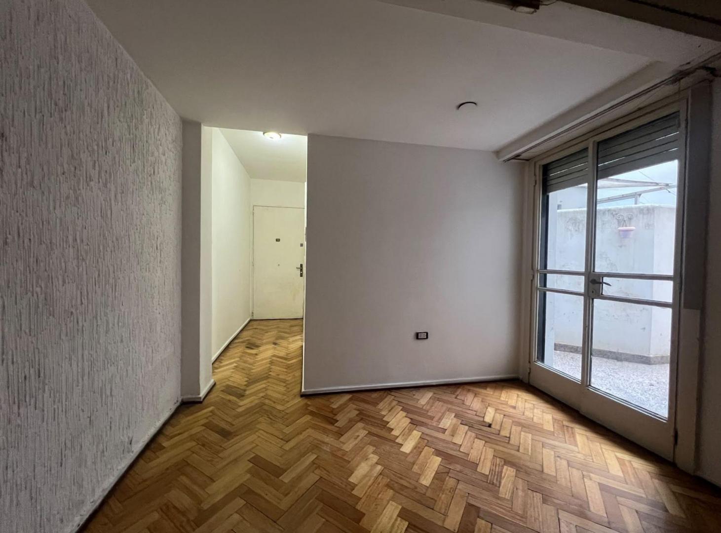 Foto de VENTA 3 AMBIENTE AV. CORRIENTES AL 4500 - ALMAGRO., imagen 2