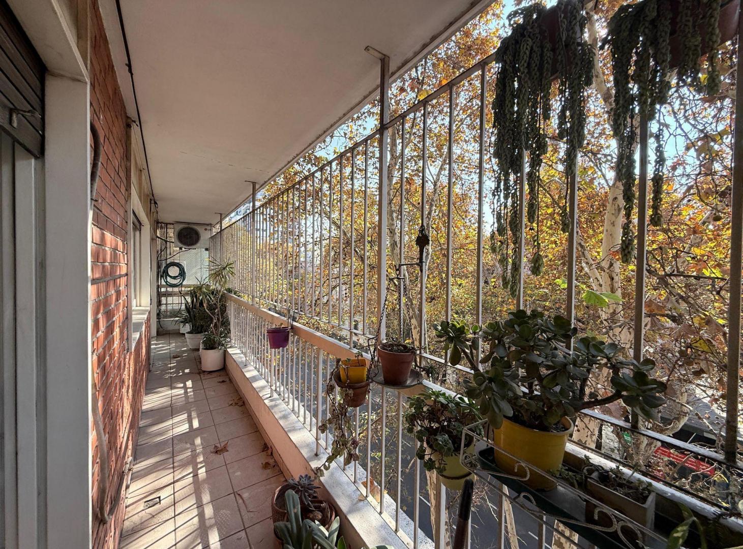 Foto de VENTA 4 AMBIENTES CON COCHERA y BALCON - ALMAGRO, imagen 2