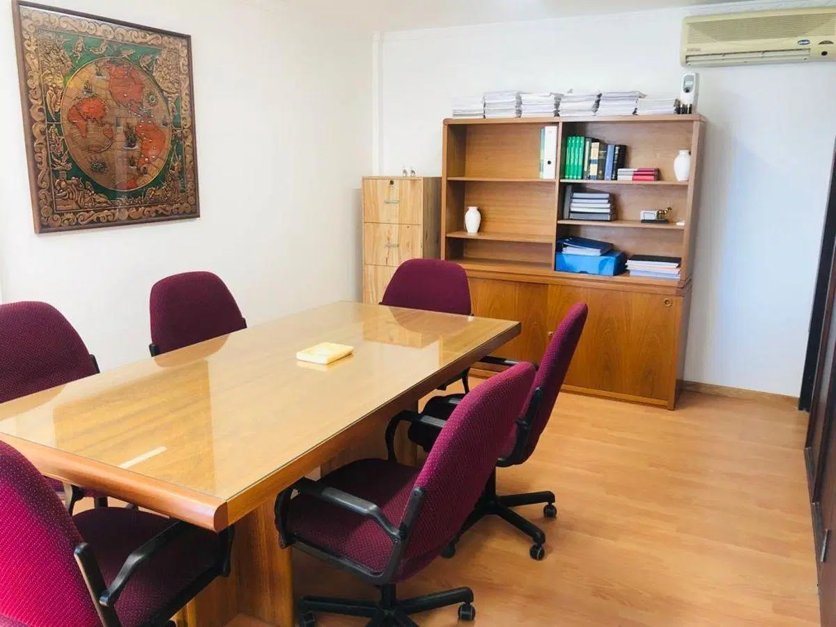 OFICINA COMERCIAL A CUADRAS DE TRIBUNALES 1 5