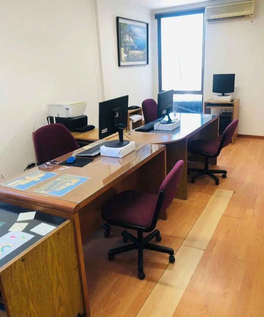 OFICINA COMERCIAL A CUADRAS DE TRIBUNALES 1 3