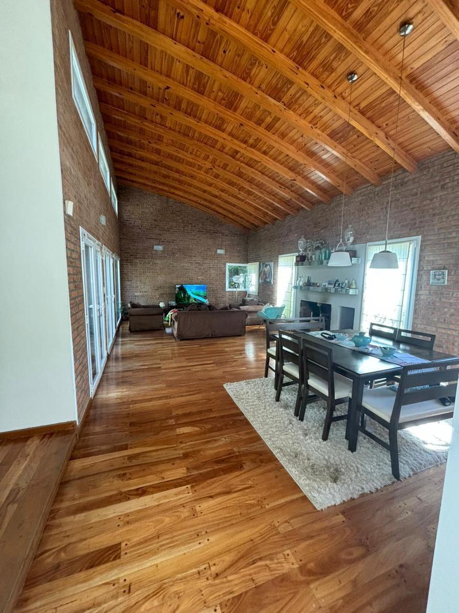 Casa en Venta 4 Dorm. 2