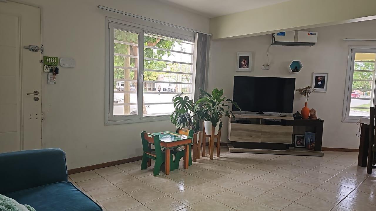 Foto de venta PH 3 dormitorios cochera barrio Mariano Moreno Neuquén, imagen 5