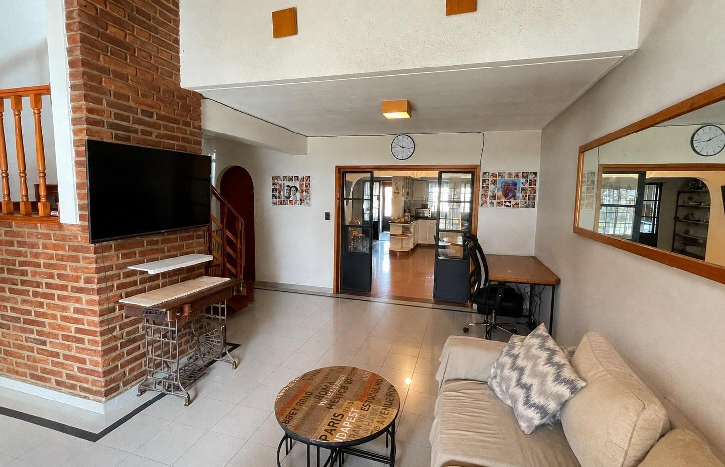 Foto de Casa Chalet en Venta en Ituzaingó, G.B.A. Zona Oeste, Argentina, imagen 2
