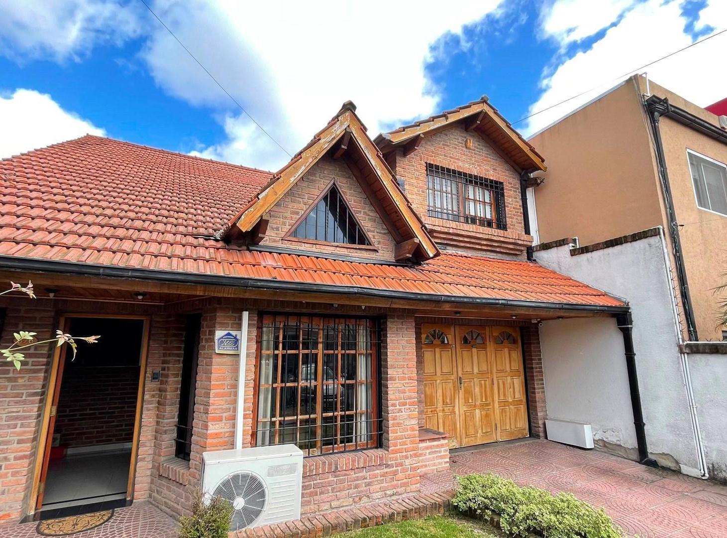 Foto de Casa Chalet en Venta en Ituzaingó, G.B.A. Zona Oeste, Argentina, imagen 1