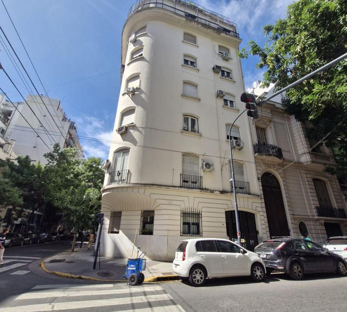 Excelente piso de 6 ambientes a la venta en Recoleta