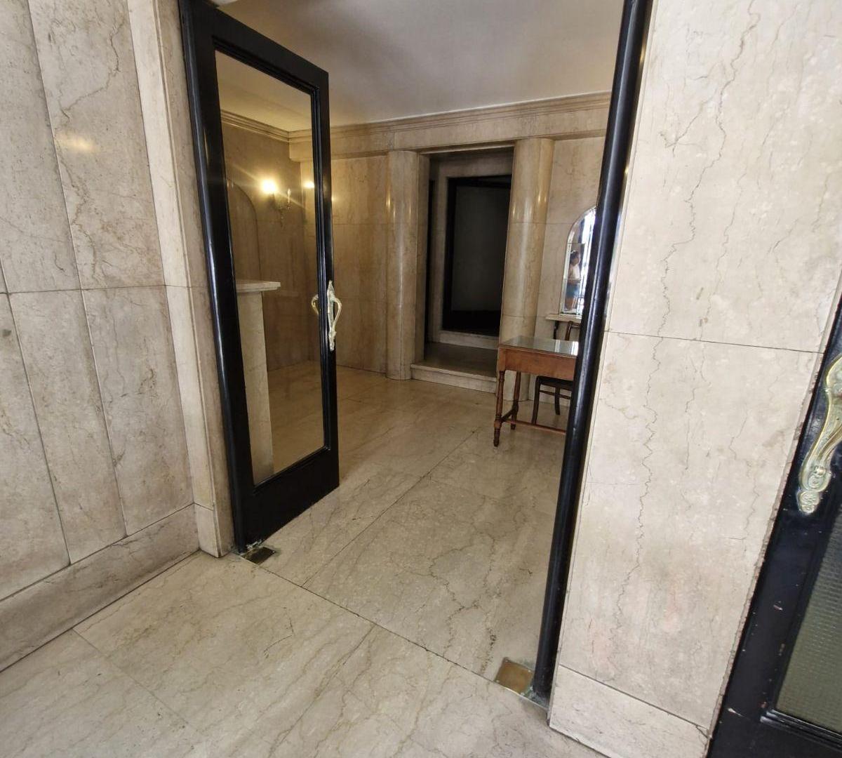 Foto de Excelente piso de 6 ambientes a la venta en Recoleta, imagen 2