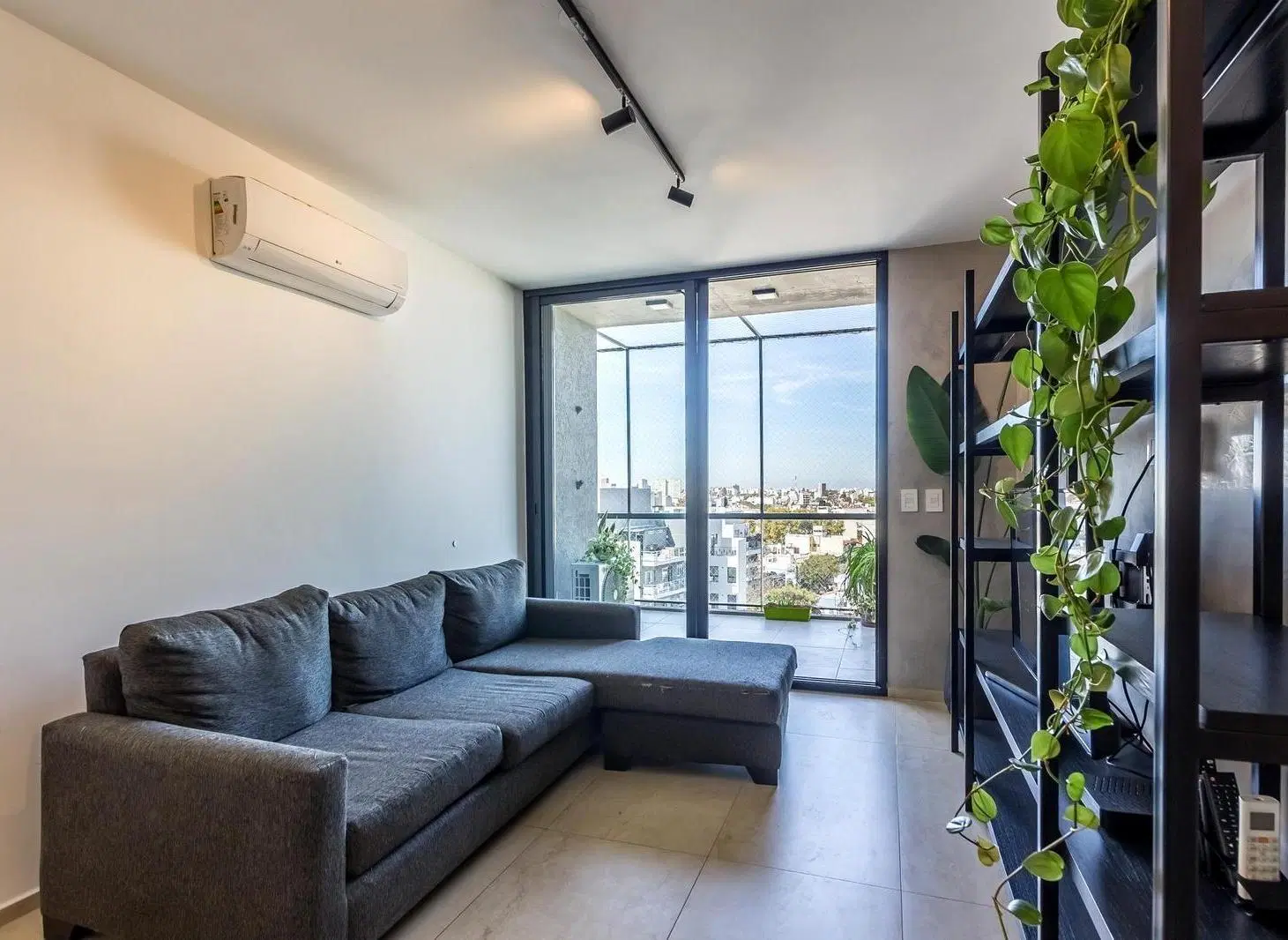 Departamento en venta en Monte Castro 5