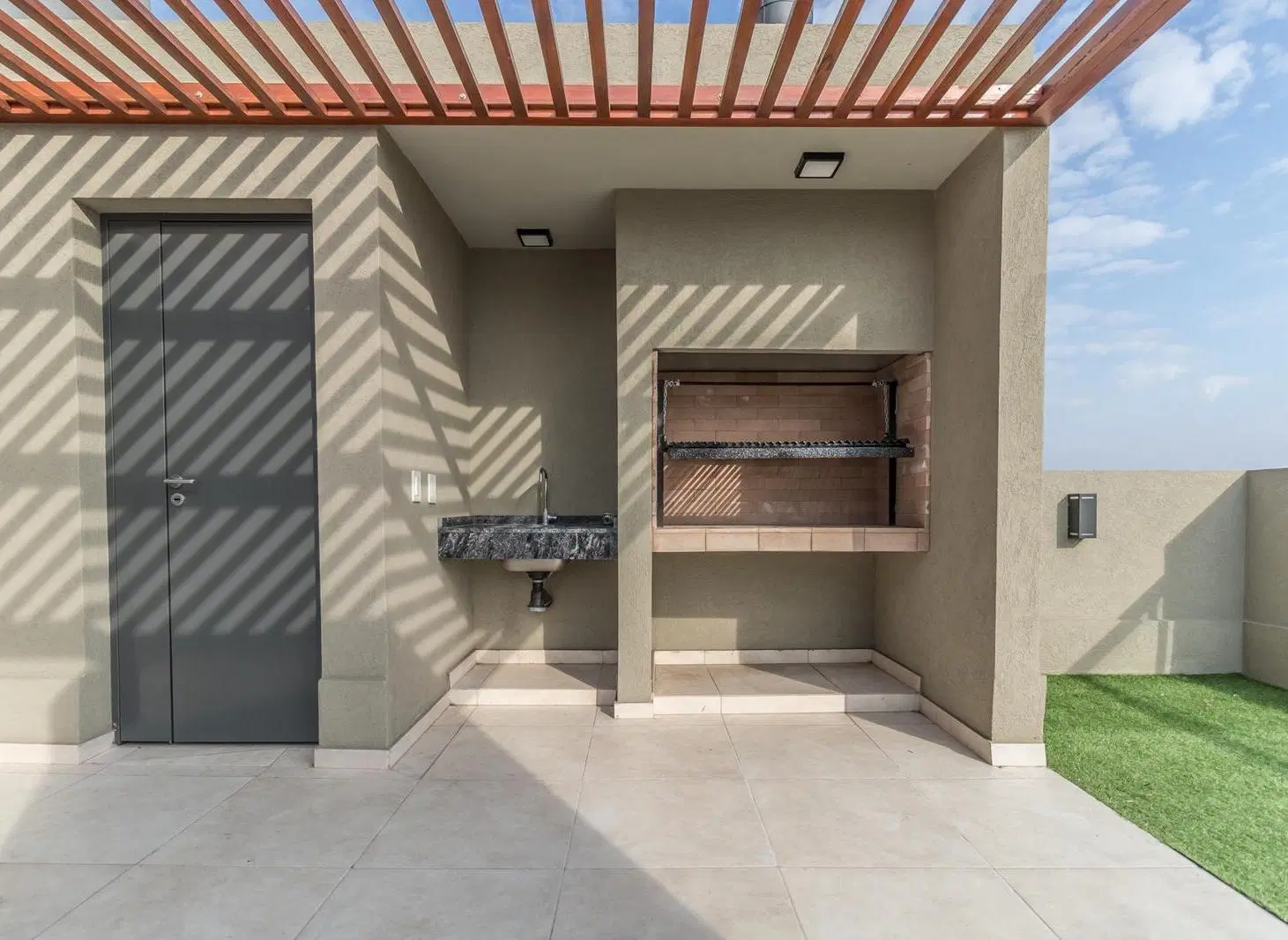 Departamento de 3 ambientes con cochera en alquiler monte castro 5