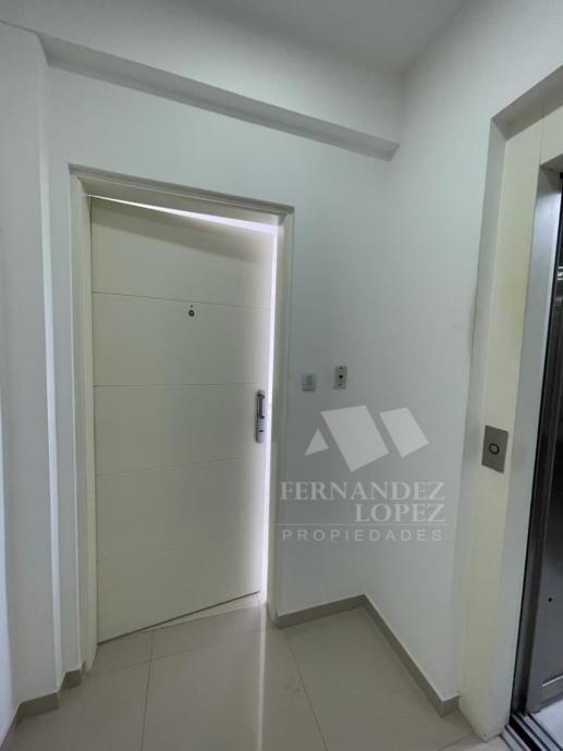 Oportunidad! Excelente Semipiso de Dos Ambientes con Cochera en El Edificio Bauhaus 4. 3