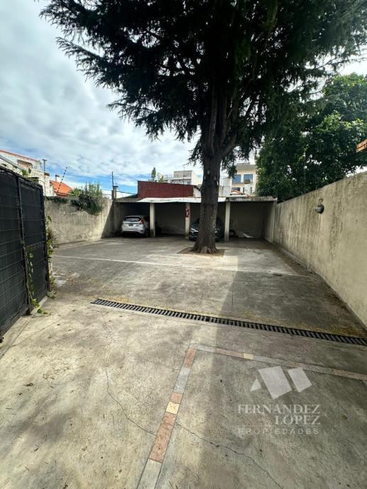 Excelente Departamento de 2 Ambientes en Primer Piso X Escalera con Cochera 2