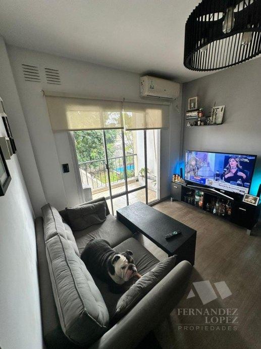 Excelente Departamento de 2 Ambientes en Primer Piso X Escalera con Cochera 1