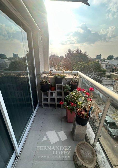 Moderno y Luminoso Piso de 3 Ambientes con Cochera Semicubierta 4