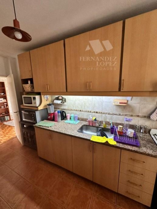 Excelente Departamento de 4 ambientes con cochera