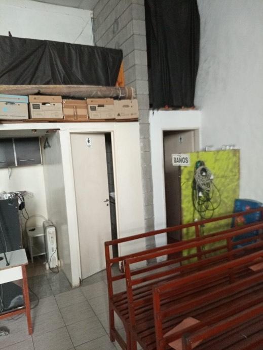 Salón con Vivienda 5
