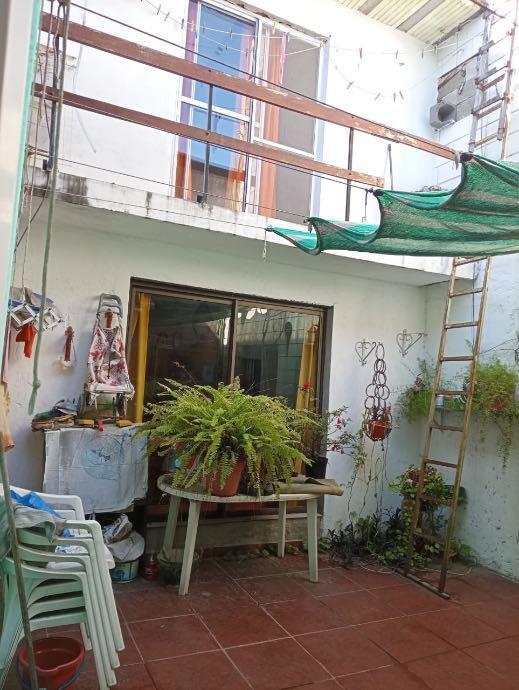 Salón con Vivienda 4
