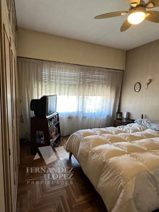 Chalet de 2 Plantas en Excelente Ubicación, Sobre Lote de 10 X 27 5
