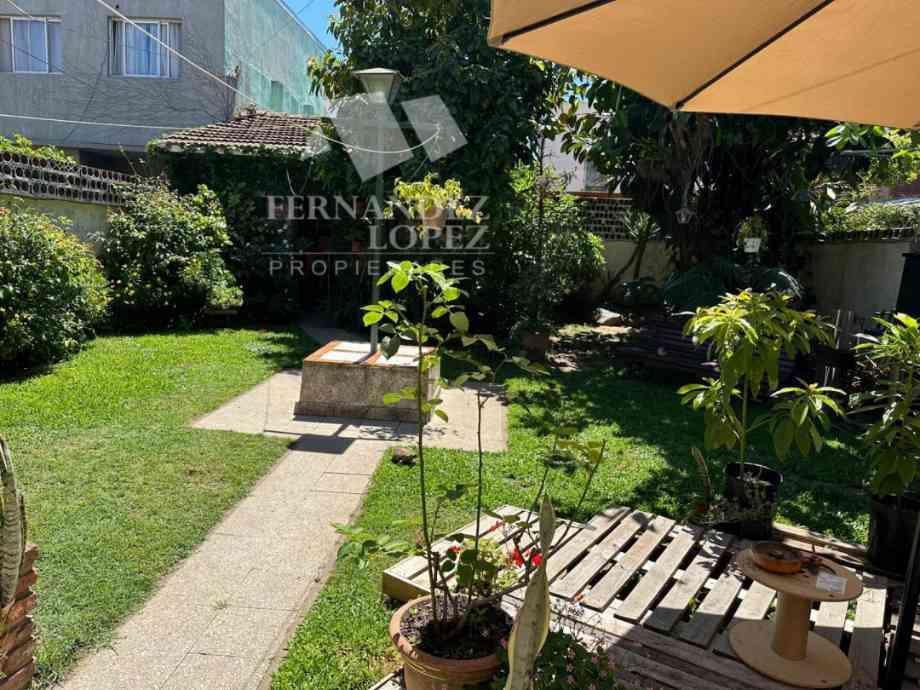 Chalet de 2 Plantas en Excelente Ubicación, Sobre Lote de 10 X 27 3