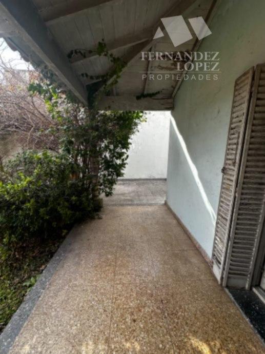 Excelente Chalet Desarrollado en Dos Plantas Sobre Lote de 557 m² Aprox. 3