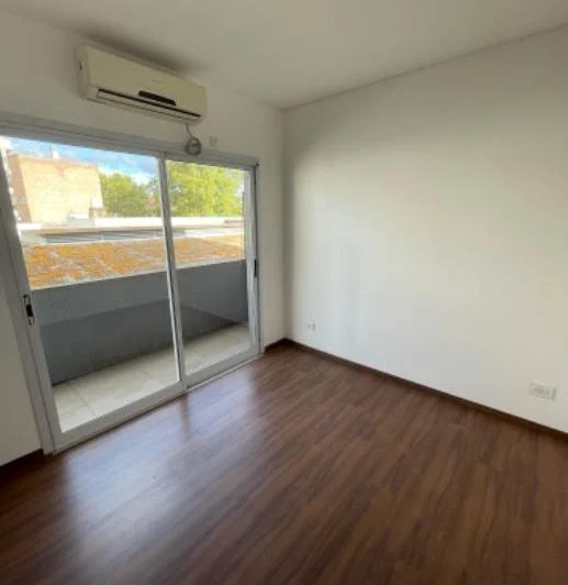 Excelente departamento 2 ambientes  en inmejorable ubicacion de Bernal Centro 3