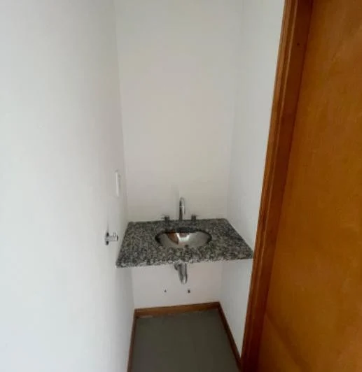Excelente departamento 2 ambientes  en inmejorable ubicacion de Bernal Centro 2