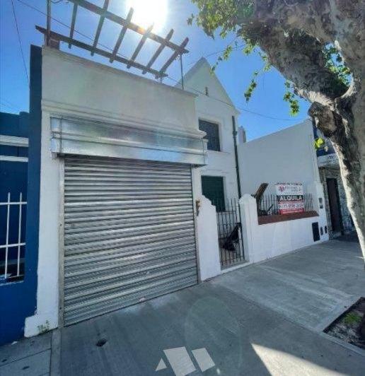 Chalet con local comercial/profesional en Quilmes 3