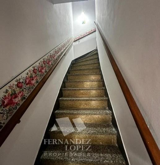 Departamento interno de 3 ambientes en planta alta 3