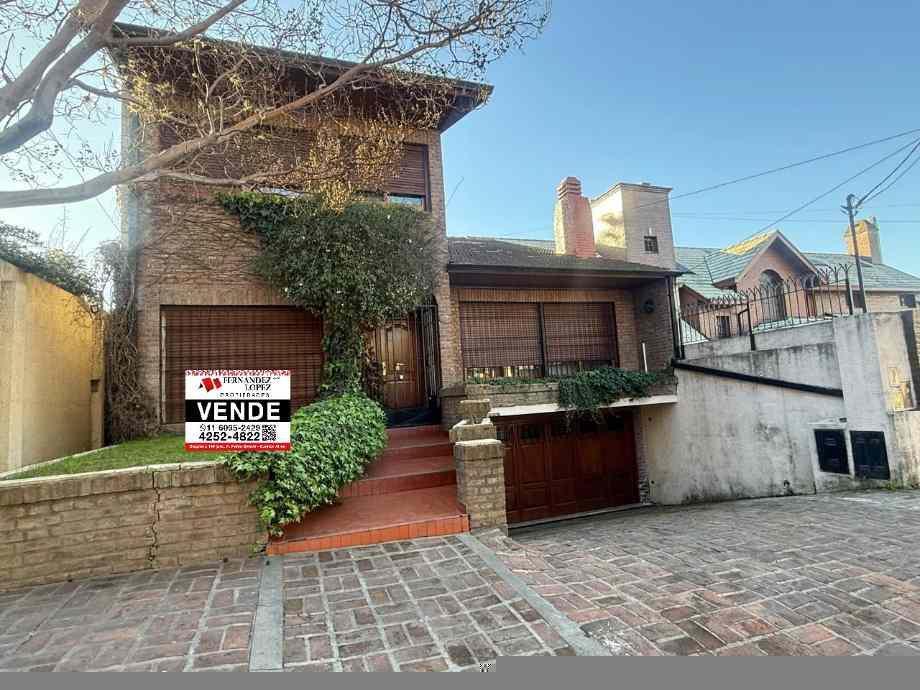Se venden dos casas en un mismo terreno, con entradas independientes,