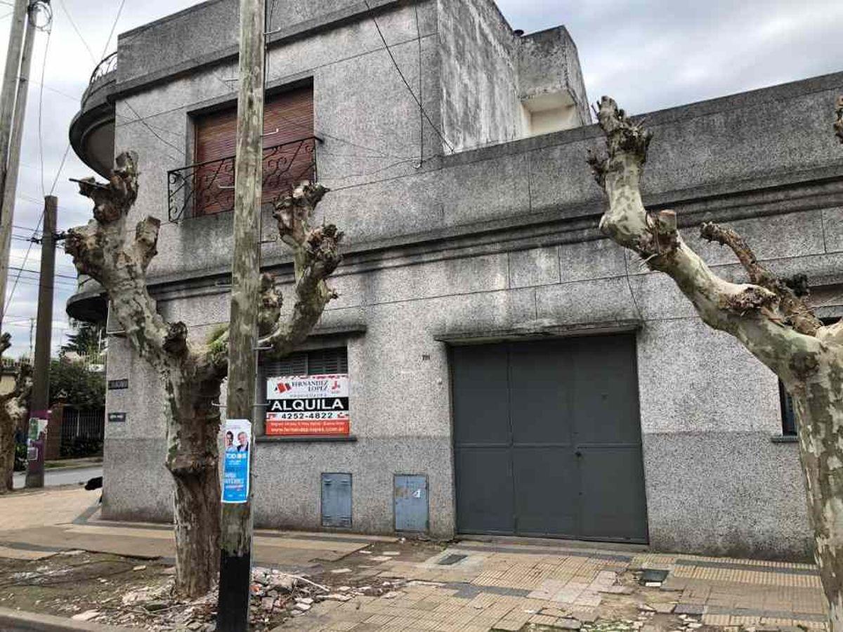 Casa Ph al frente para uso Comercial o Profesional. Ideal Depósito