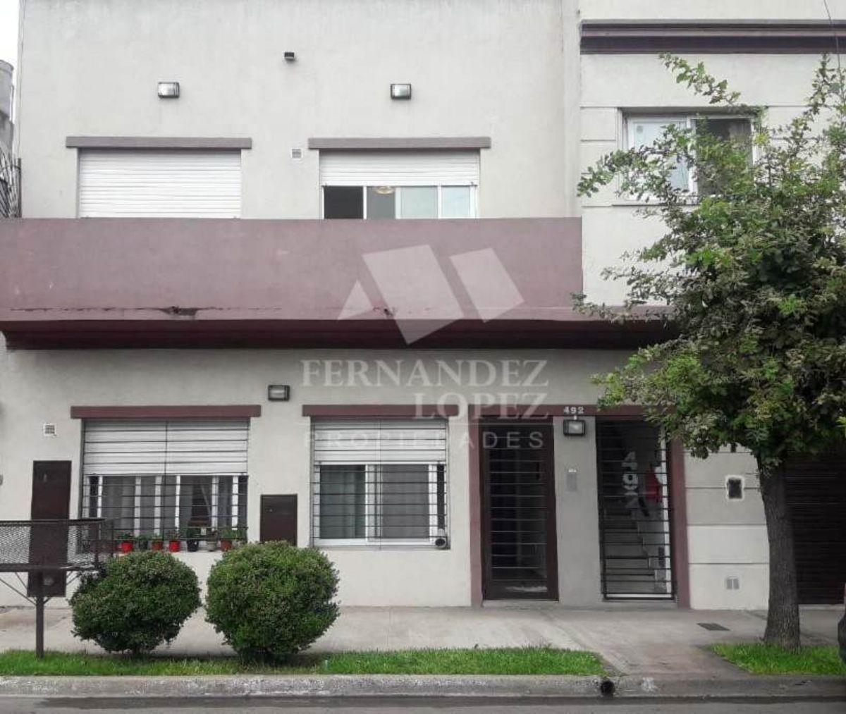 Excelente departamento 2 ambientes 1° piso por escalera al contra frente