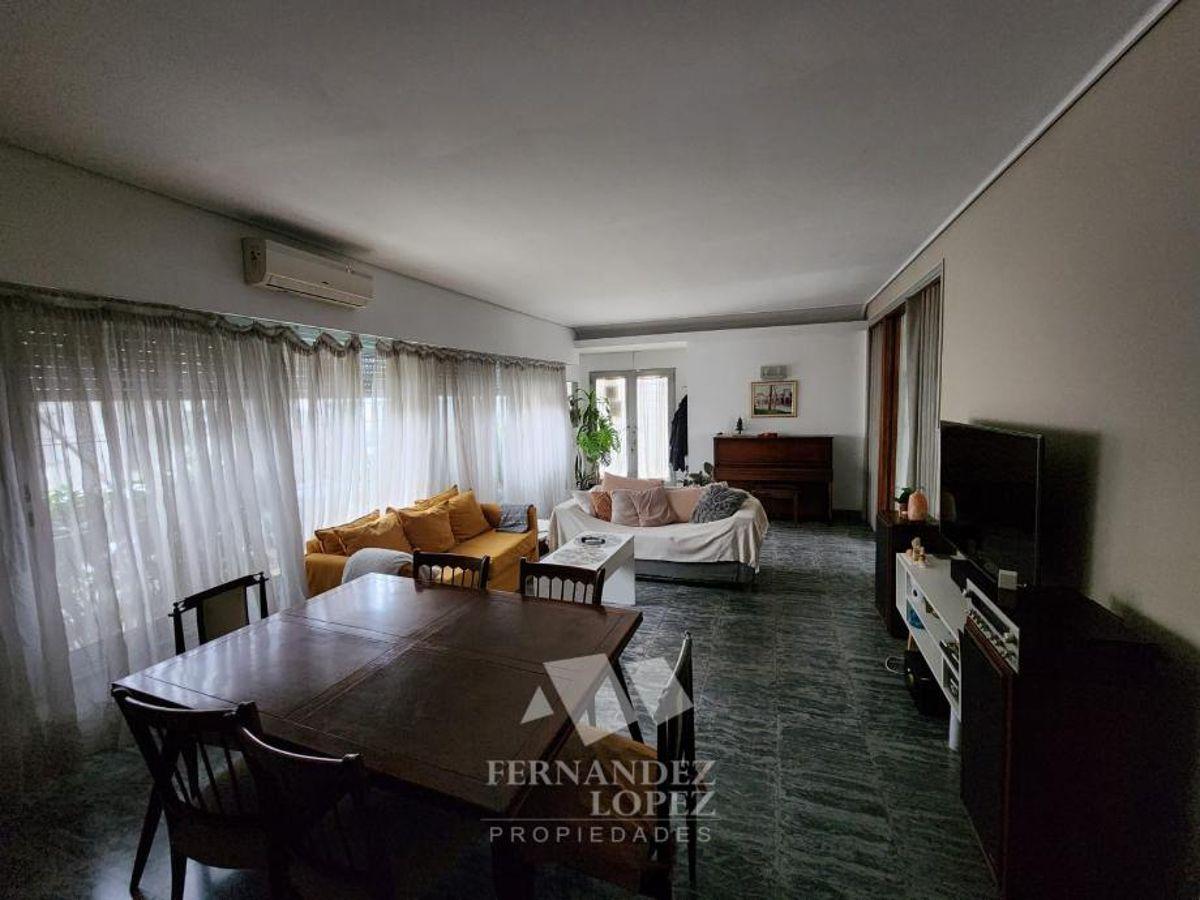 Chalet de 5 ambientes en Excelente Ubicacion s/lote de 214 m2