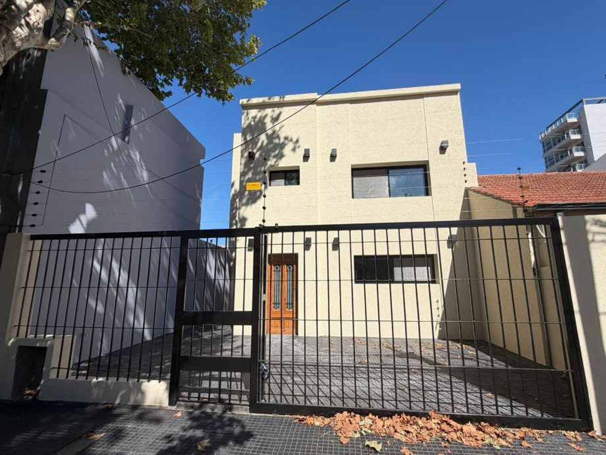Excelente propiedad a estrenar desarrollada en 3 plantas en inmejorable zona