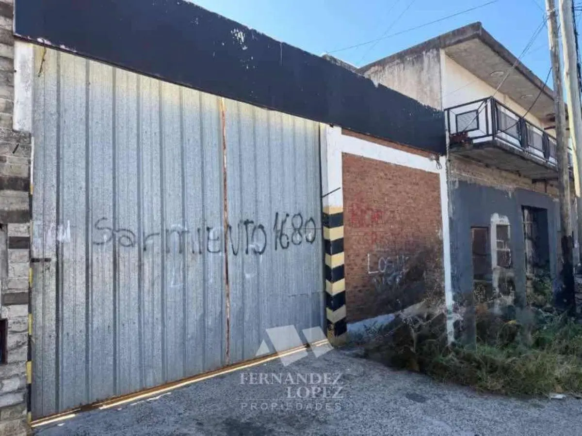 Galpón en Venta con amplio playón, ideal para depósito, logística, taller o guardado de vehículos. 4