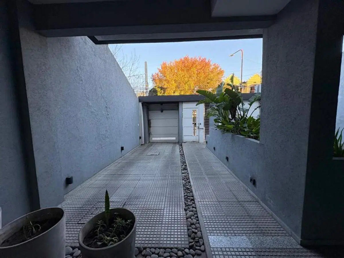 Piso de Categoría 3 Ambientes en Bernal Centro 5
