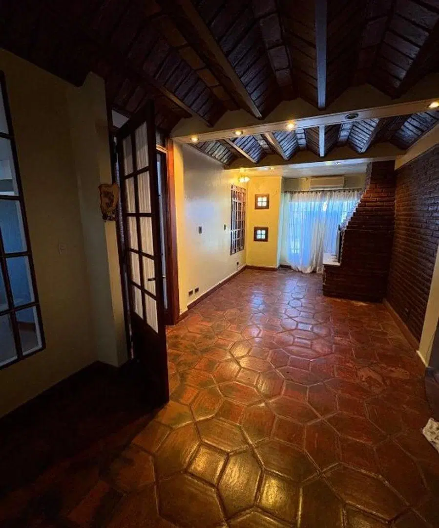 Excelente chalet de categoría desarrollado sobre lote de 10 x 53 mts (530 m²) 3