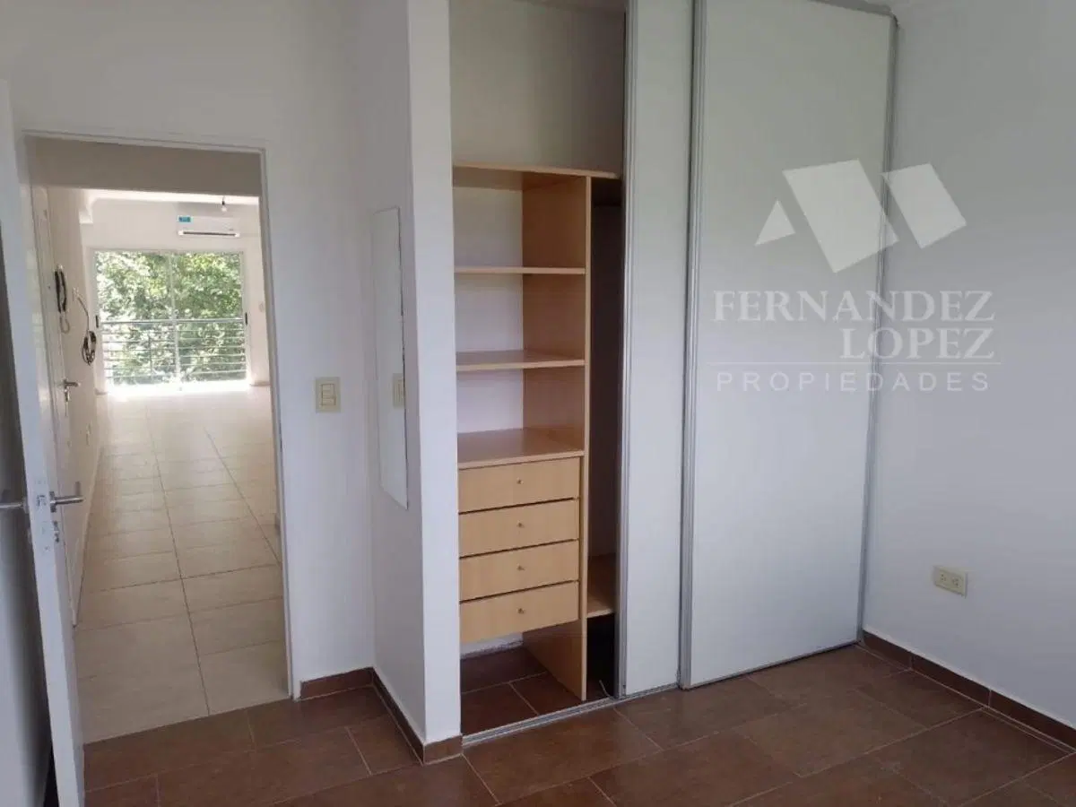Excelente semipiso 2 ambientes amplio y luminosocon cochera, 4