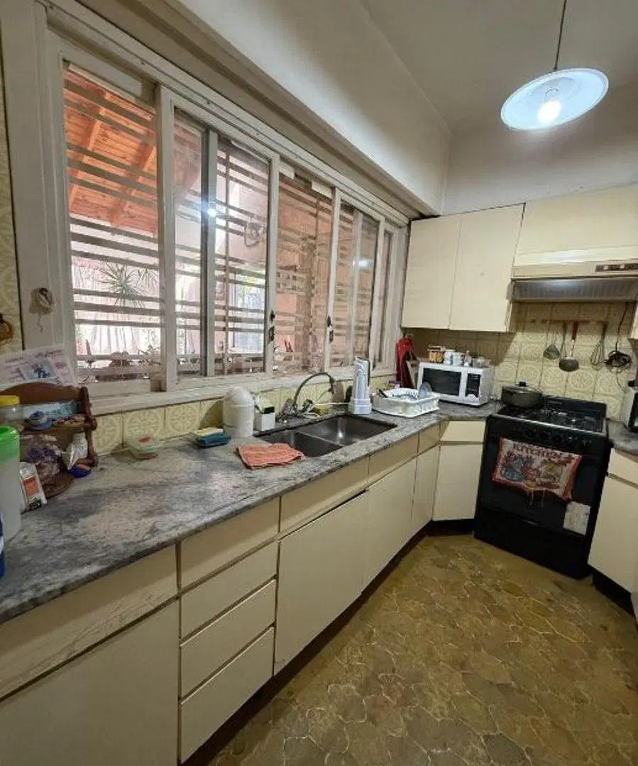 Casa de seis ambientes, muy luminosa, en estratégica zona de Bernal. 4