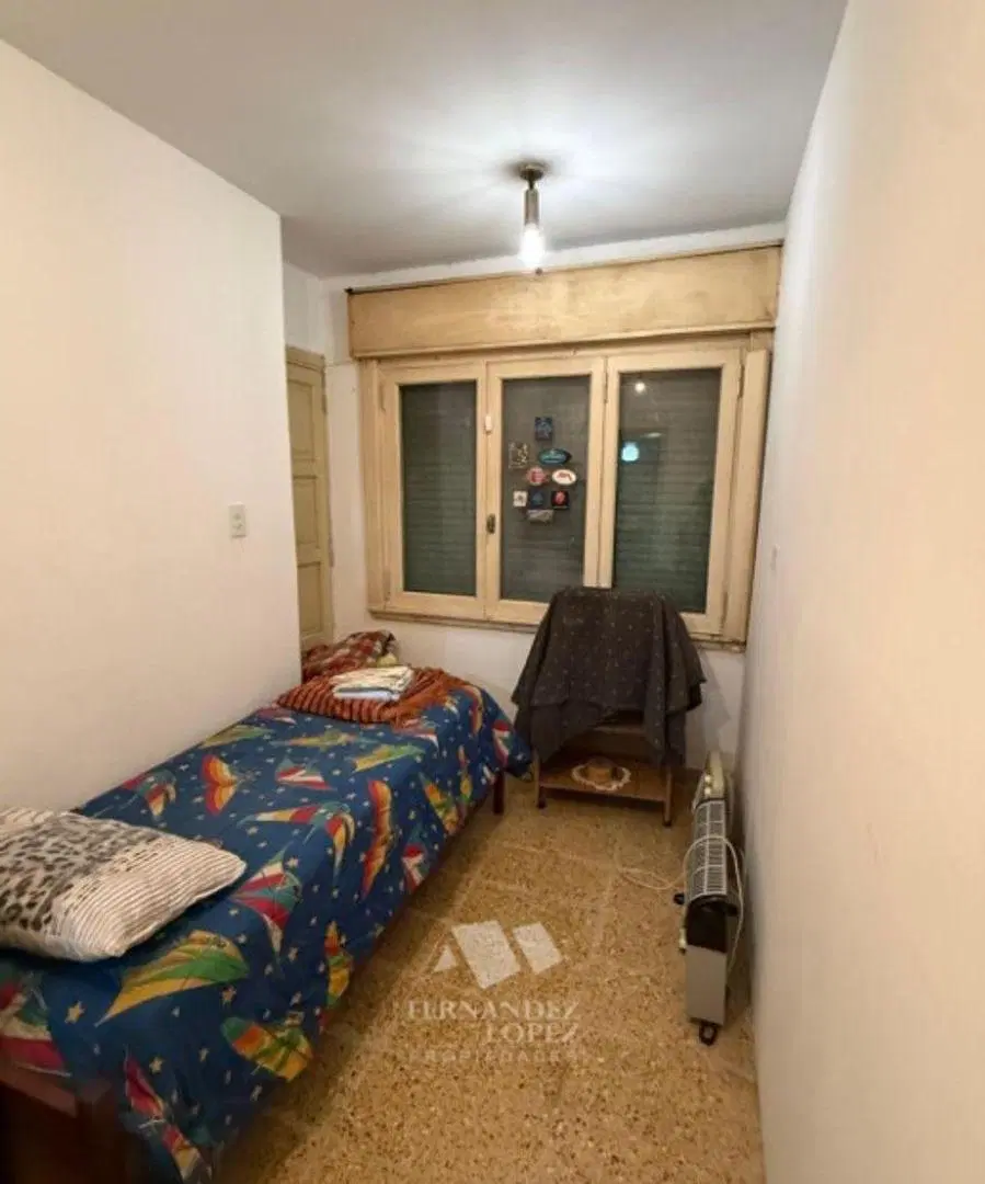Casa de seis ambientes, muy luminosa, en estratégica zona de Bernal. 1