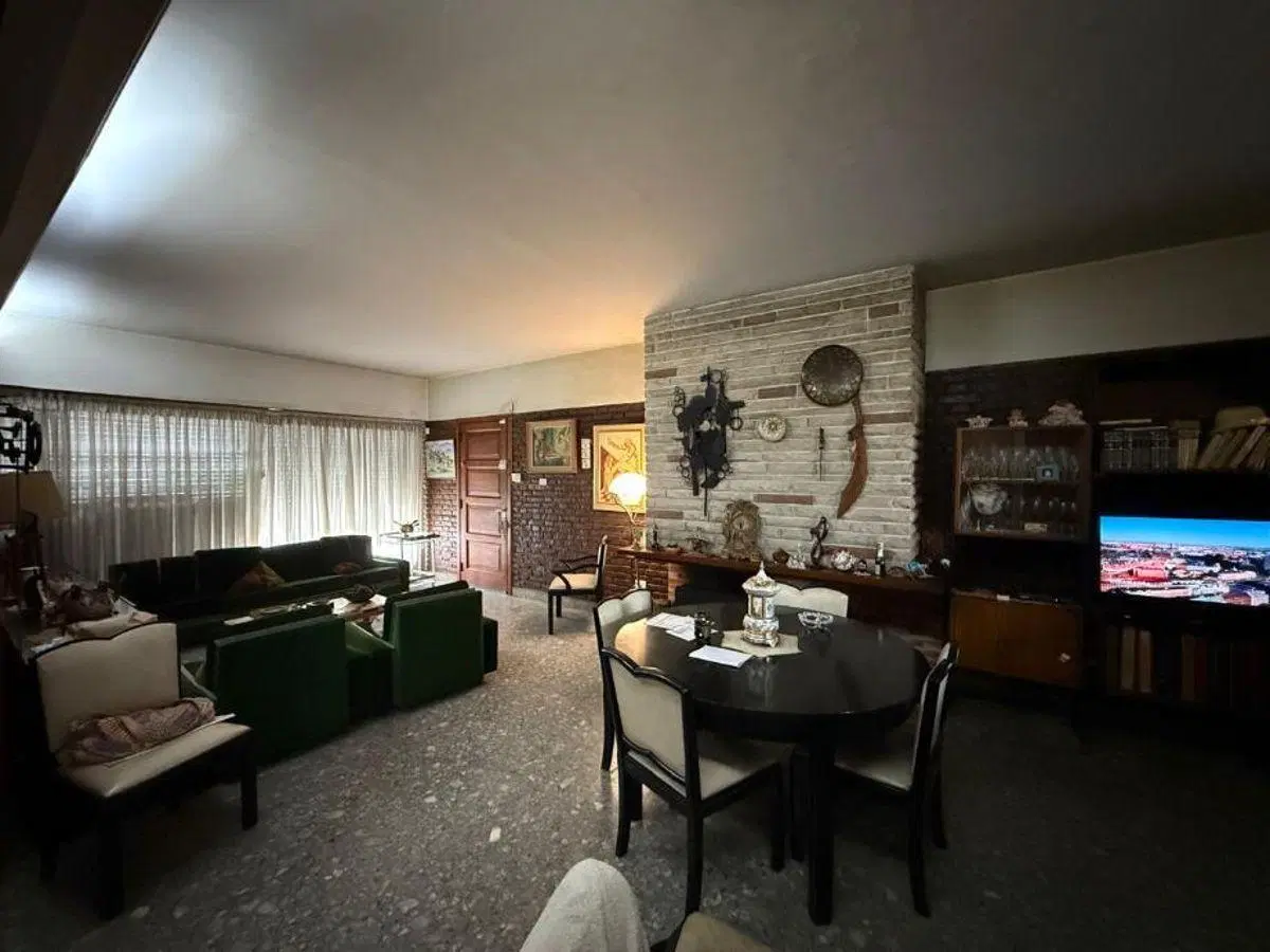 Casa de seis ambientes, muy luminosa, en estratégica zona de Bernal. 3