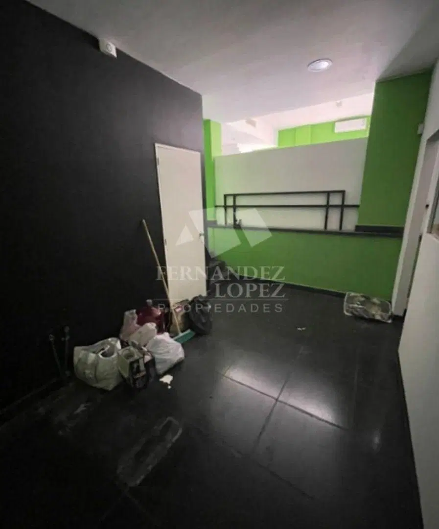Salon Comercial -190 m2 aprox 5