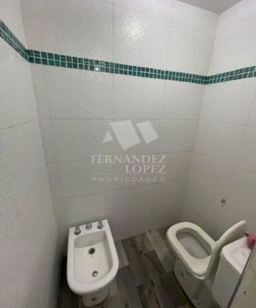 Salon Comercial -190 m2 aprox 3