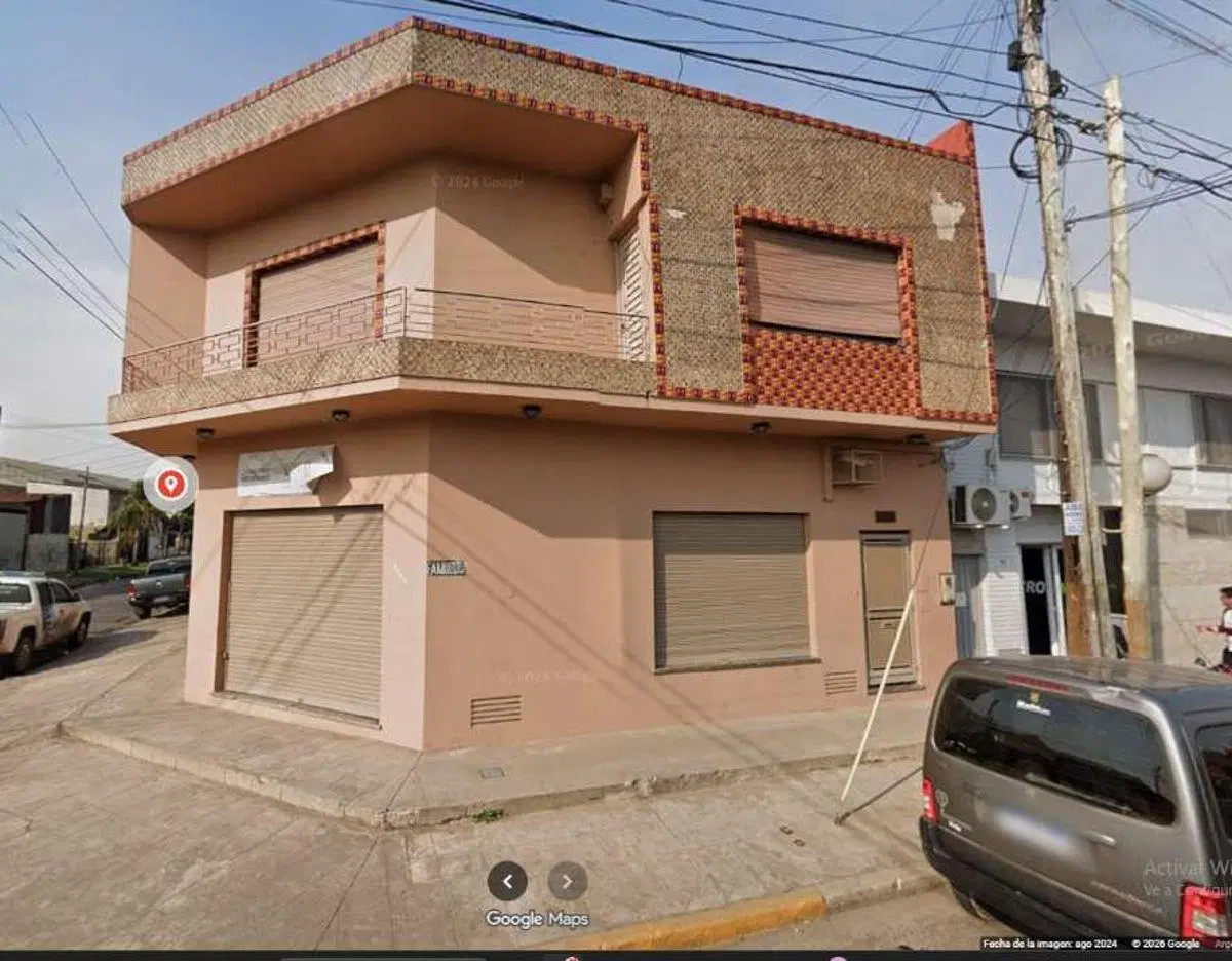 VENTA EN BLOCK - ESQUINA COMERCIAL CON PISO DE 4 AMBIENTES 2