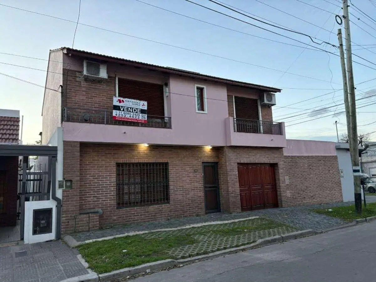 Casa PH en excelente estado, con ambientes amplios y luminosos 3