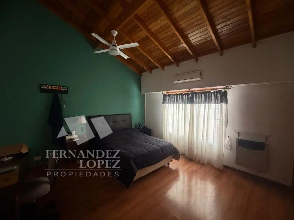 Casa PH en excelente estado, con ambientes amplios y luminosos 2